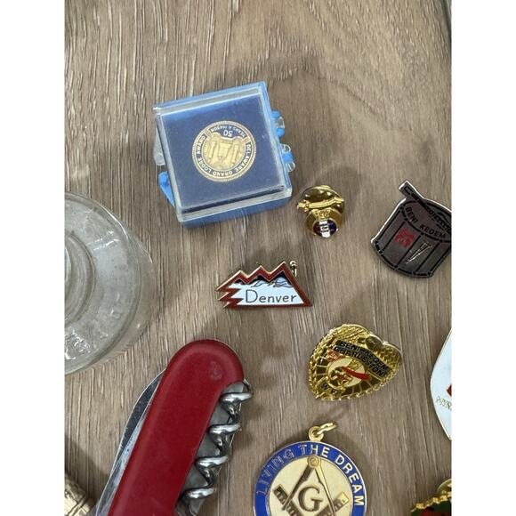 Vintage Estate Junk Drawer Lot Grandpa Core Antiques Keys Razors Pins Odd Ends - Picture 9 of 16